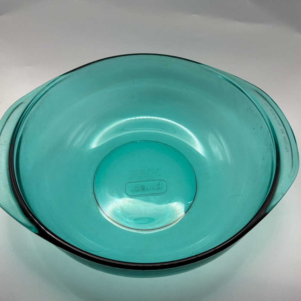 Vintage Pyrex Casserole Dish 2QT Teal Blue Glass Round Bowl w Lid Made in USA